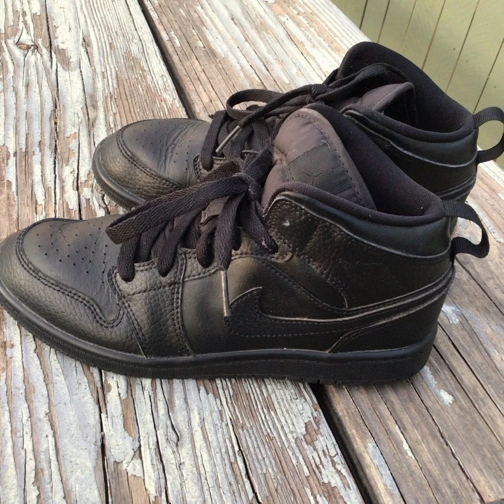 Nike Air Jordan 1 Mid Leather Trainers Triple Black size 3 youth